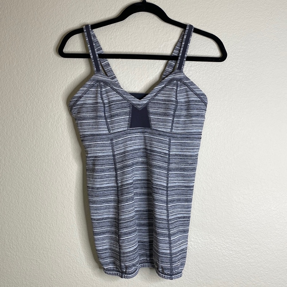 Lululemon tank top grey white striped zipper pocket Sz 10